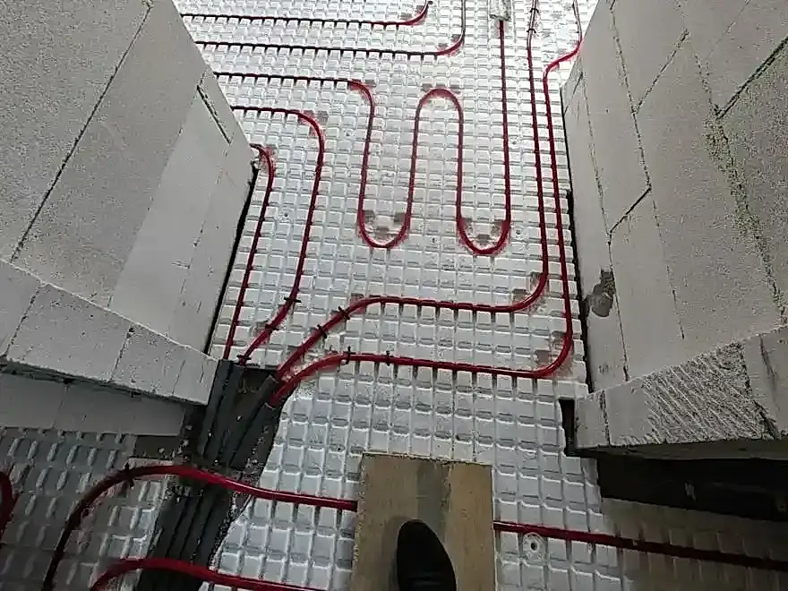 Монтаж водяного теплого пола в таунхаусе